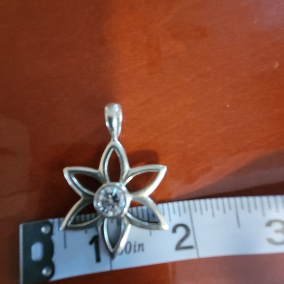 EUC Silpada sterling silver flower/star with CZ pendent - Picture 6 of 6
